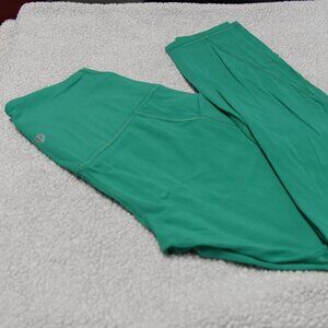 Lululemon Align kelly green with pockets sz 6